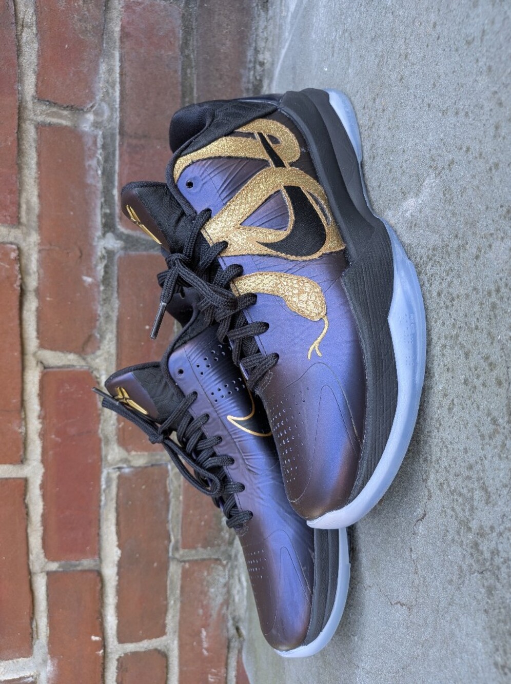 Nike Kobe V GS Year Of The Mamba Eggplant Black Metallic Gold  Size 6